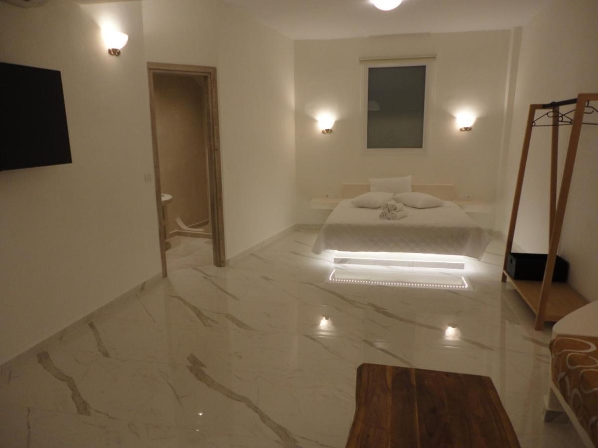 Triena Apartments Fira  Exterior foto
