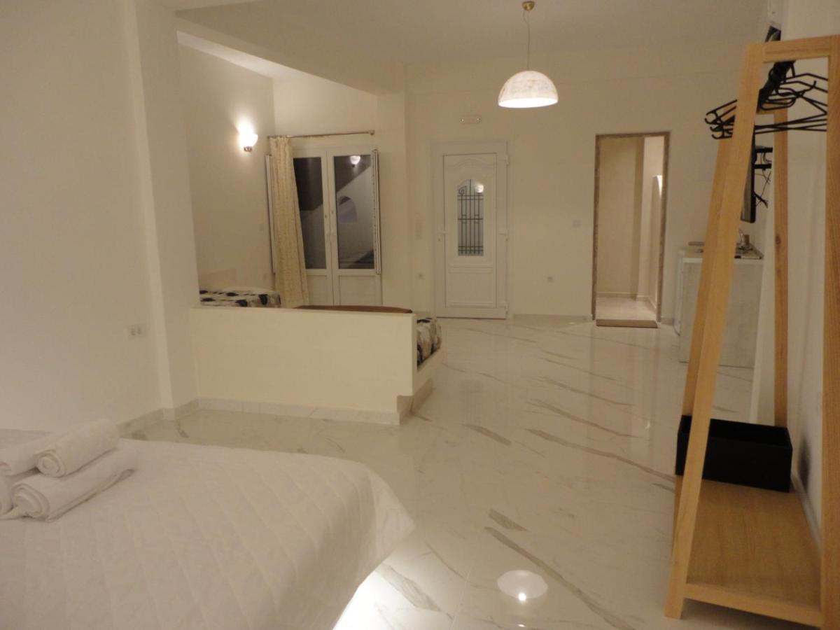 Triena Apartments Fira  Exterior foto